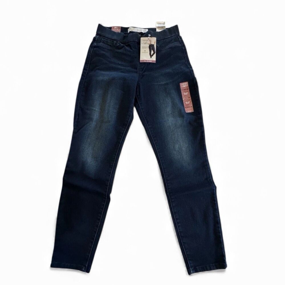 NEW Signature Levi’s Women’s Skinny Jeans Totally Shaping Pull On Size 6 Short